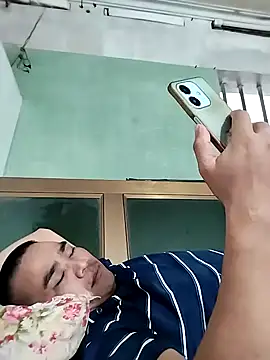 HoangNam20x online show from October 21, 2025, 4:12 am