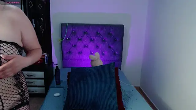 Snapshot of MaraDiaz11 chatting on November 15, 2025, 1:48 pm MaraDiaz11 online show from November 15, 2025, 1:48 pm