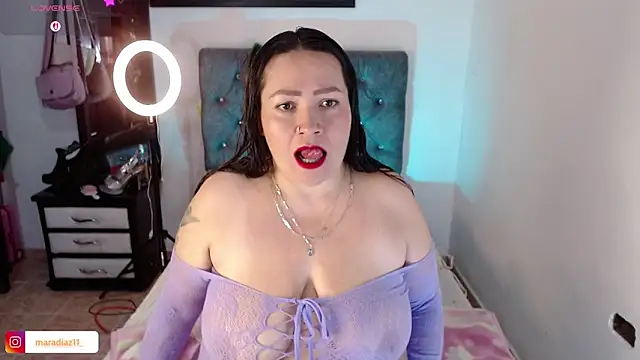 MaraDiaz11 online show from May 13, 2026, 8:16 pm
