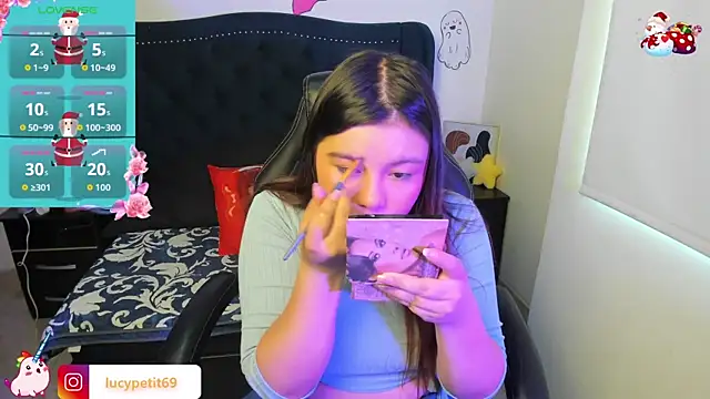 LucyPetit online show from November 6, 2025, 1:04 pm