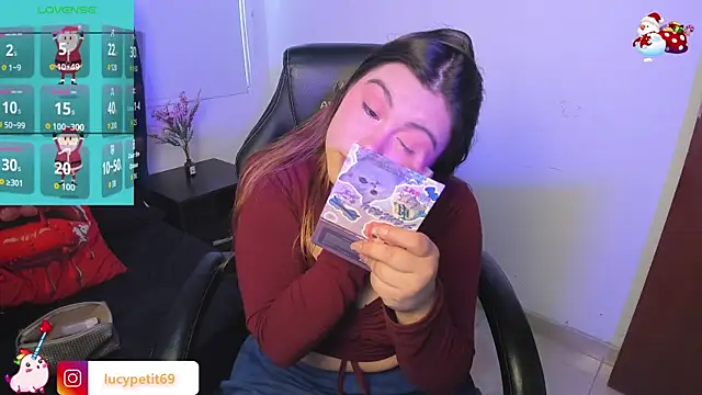 LucyPetit online show from November 28, 2025, 2:17 pm