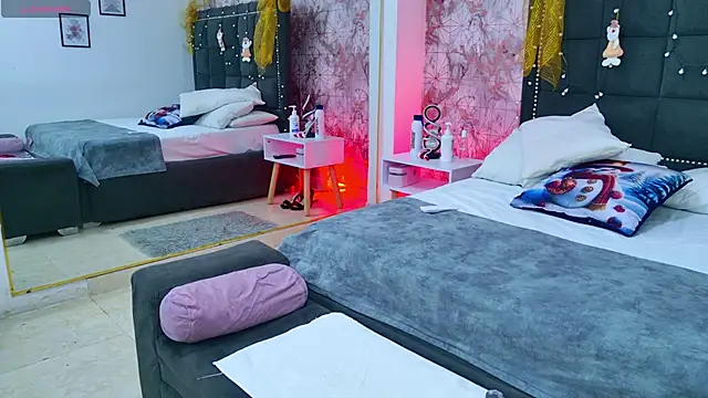 Angelique Angell online show from December 5, 2025, 7:45 pm