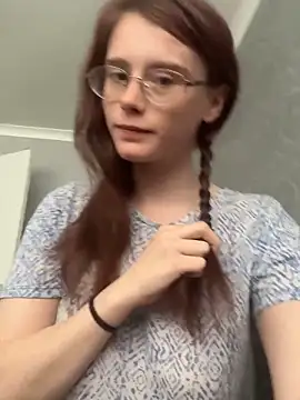 Snapshot of raen001 chatting on September 14, 2025, 4:40 pm raen001 online show from September 14, 2025, 4:40 pm