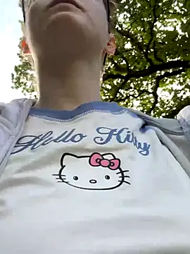 Snapshot of raen001 chatting on September 11, 2025, 7:52 am raen001 online show from September 11, 2025, 7:52 am