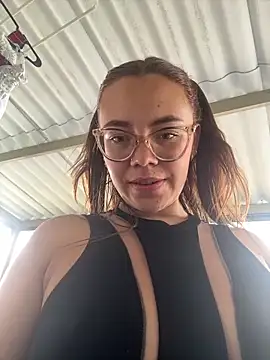 AlissonPeach01 online show from September 12, 2025, 3:34 pm