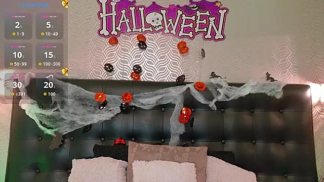 Sharonevanss  online show from October 20, 2025, 8:31 pm