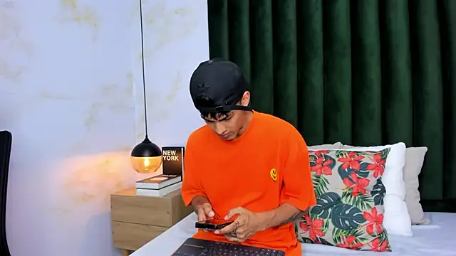 Snapshot of Thiago_twink chatting on October 21, 2025, 7:57 pm Thiago twink online show from October 21, 2025, 7:57 pm