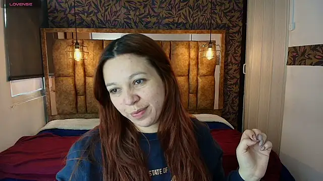 Snapshot of Isa_Thompson__ chatting on May 13, 2026, 11:50 am Isa Thompson online show from May 13, 2026, 11:50 am