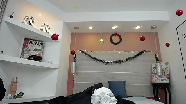 Snapshot of AlexandraCambell chatting on December 19, 2025, 11:45 am AlexandraCambell online show from December 19, 2025, 11:45 am