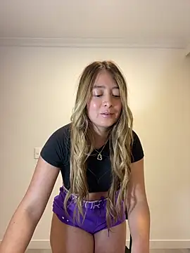 Zara Ross online show from April 14, 2026, 1:32 am