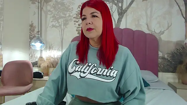 CorineRay online show from November 18, 2025, 2:20 pm