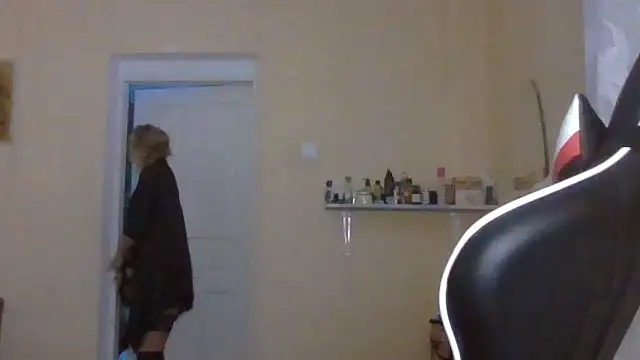 TianaQLove online show from October 13, 2025, 2:18 pm