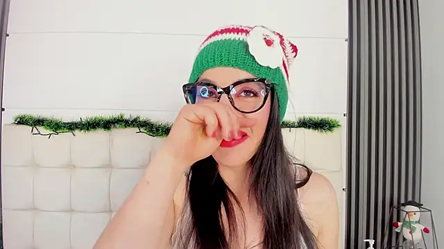 IsisNoir online show from December 20, 2025, 2:42 pm