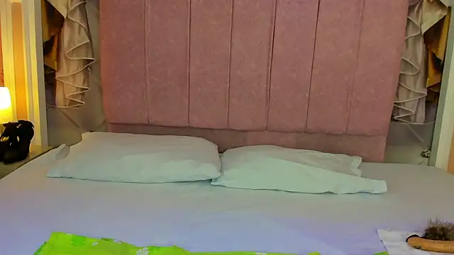 mishell lovely online show from February 12, 2026, 1:44 pm