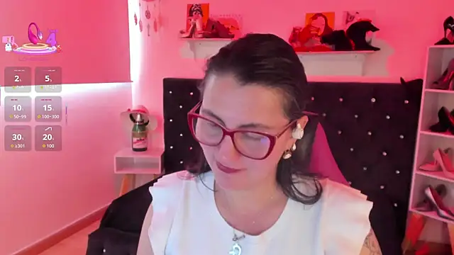 Snapshot of D_Martii chatting on October 2, 2025, 1:36 pm D Martii online show from October 2, 2025, 1:36 pm