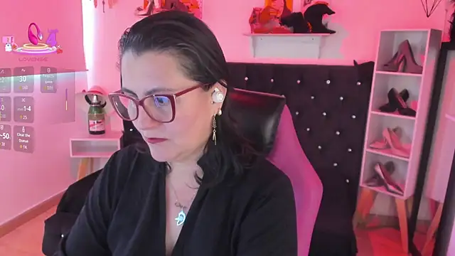 Snapshot of D_Martii chatting on October 3, 2025, 12:50 pm D Martii online show from October 3, 2025, 12:50 pm