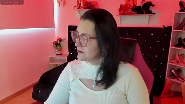 Snapshot of D_Martii chatting on October 5, 2025, 12:18 pm D Martii online show from October 5, 2025, 12:18 pm