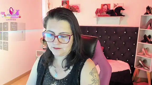 Snapshot of D_Martii chatting on October 8, 2025, 11:34 am D Martii online show from October 8, 2025, 11:34 am