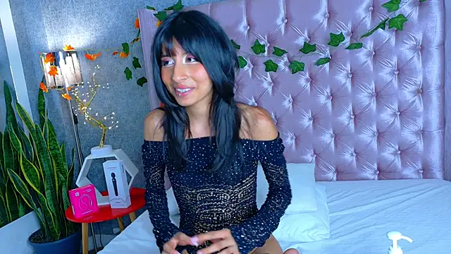 LizetteKitty online show from November 12, 2025, 6:06 am