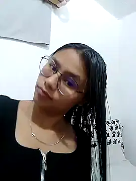 Snapshot of SofieLove_01 chatting on March 31, 2026, 6:43 pm SofieLove 01 online show from March 31, 2026, 6:43 pm