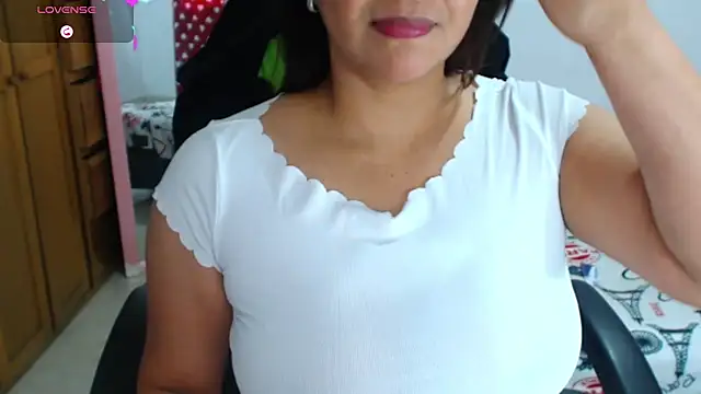 Snapshot of hiilarybrown chatting on September 13, 2025, 9:15 pm hiilarybrown online show from September 13, 2025, 9:15 pm