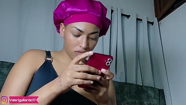 ValeriGallardo17 online show from November 14, 2025, 2:04 am