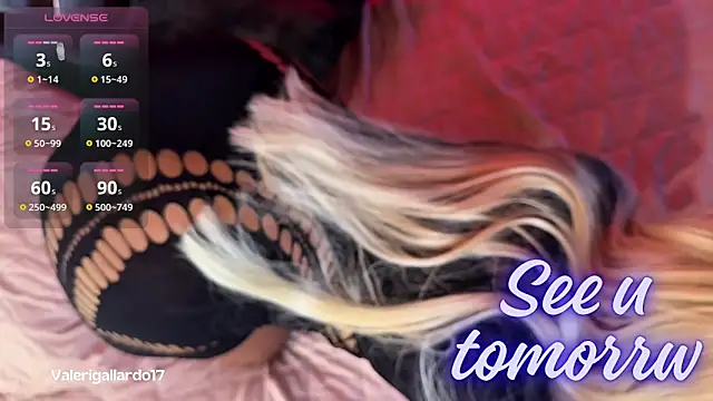 ValeriGallardo17 online show from November 23, 2025, 4:06 pm