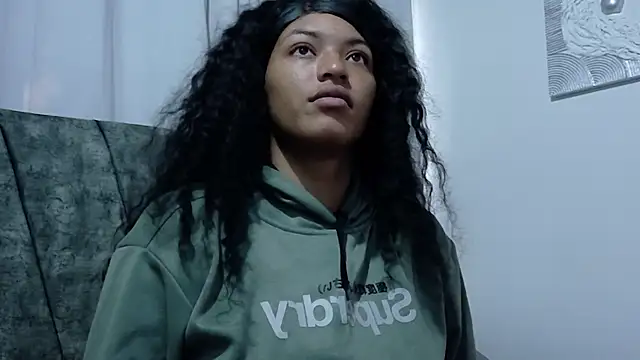 ValeriGallardo17 online show from October 27, 2025, 9:38 pm