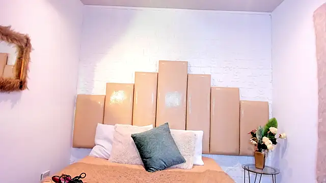 salem rose online show from November 27, 2025, 8:09 pm