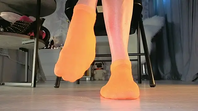 Feet Heelss online show from October 17, 2025, 12:18 pm