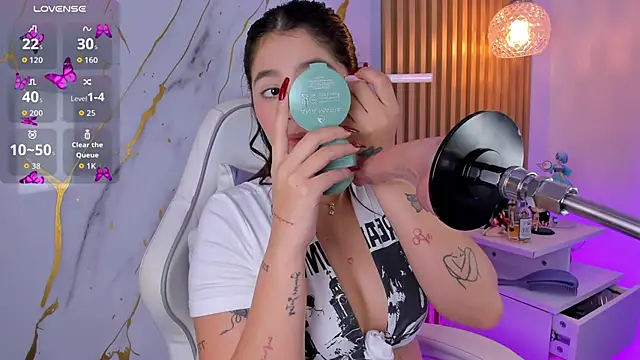 alissaowens  online show from December 23, 2025, 10:14 am