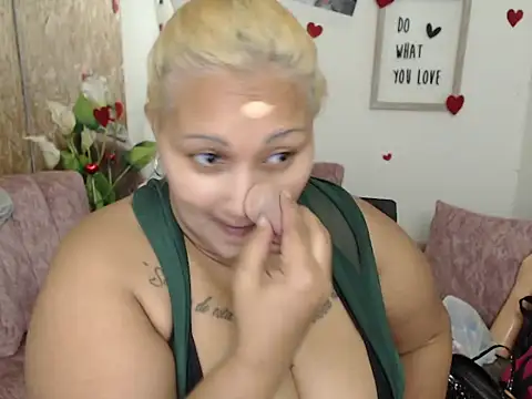 laleska montenegro online show from October 31, 2025, 5:48 am