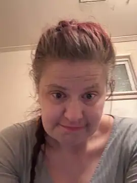 Snapshot of lbbushy81 chatting on January 14, 2026, 2:15 am lbbushy81 online show from January 14, 2026, 2:15 am