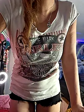 PeachyAriel online show from March 7, 2026, 5:03 am