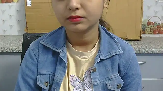 Cute-Bacchi online show from November 17, 2025, 2:48 am