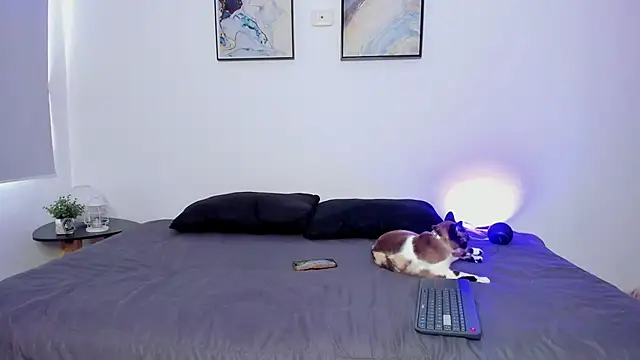 MiaCoopper online show from November 8, 2025, 1:58 pm