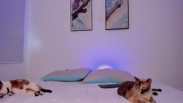 MiaCoopper online show from November 28, 2025, 3:12 pm