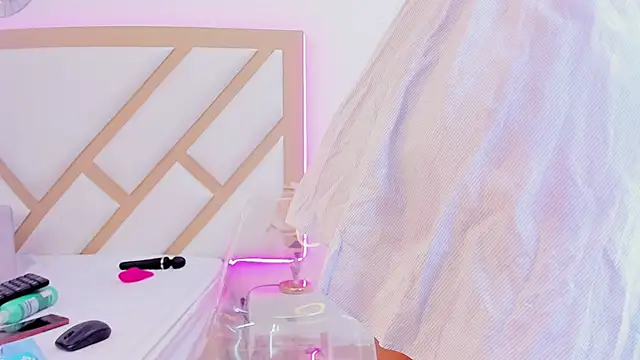 Amber-Sweett online show from October 10, 2025, 8:09 pm