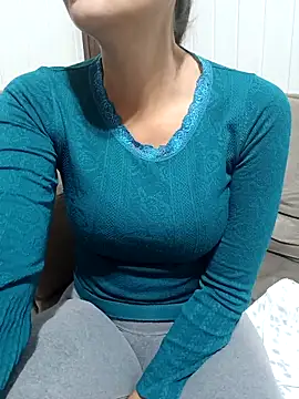 cicinha3657 online show from May 4, 2026, 3:32 am