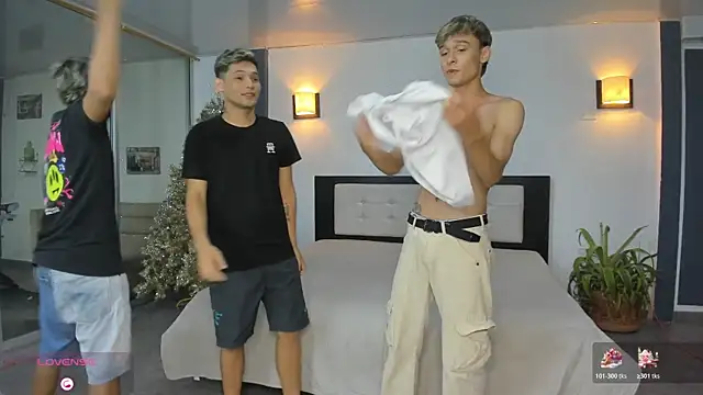 Bisexlifehot   online show from November 29, 2025, 11:16 pm