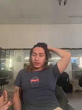 pretty TRANSjona online show from November 5, 2025, 9:34 am