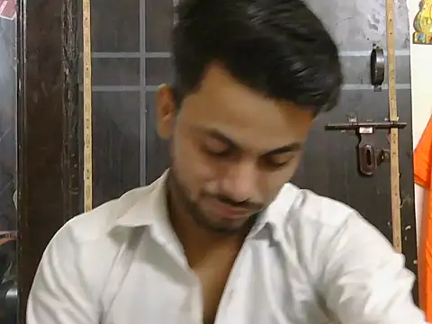 Snapshot of ursdreamperson chatting on May 5, 2026, 1:41 am ursdreamperson online show from May 5, 2026, 1:41 am