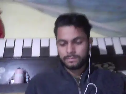 ursdreamperson online show from November 14, 2025, 2:48 am