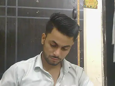 Snapshot of ursdreamperson chatting on May 29, 2026, 1:17 pm ursdreamperson online show from May 29, 2026, 1:17 pm