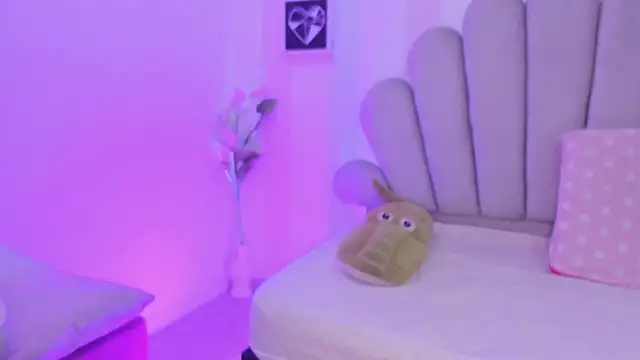 Snapshot of Amy_Bunnie_18 chatting on January 17, 2026, 10:35 pm Amy Bunnie 18 online show from January 17, 2026, 10:35 pm