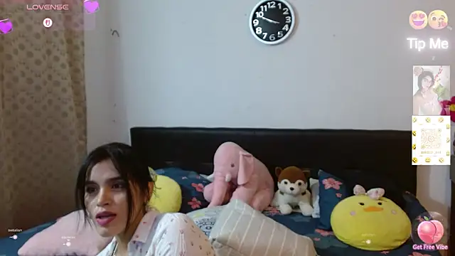 angelly  kate online show from November 18, 2025, 12:37 am