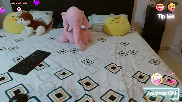 angelly  kate online show from November 11, 2025, 2:28 am