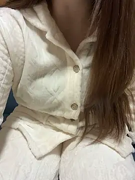 mayu06000 online show from November 14, 2025, 4:43 pm