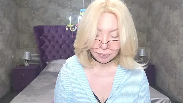 Wendy Waves online show from November 9, 2025, 11:14 am