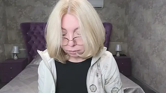 Snapshot of Wendy_Waves chatting on March 24, 2026, 12:05 pm Wendy Waves online show from March 24, 2026, 12:05 pm